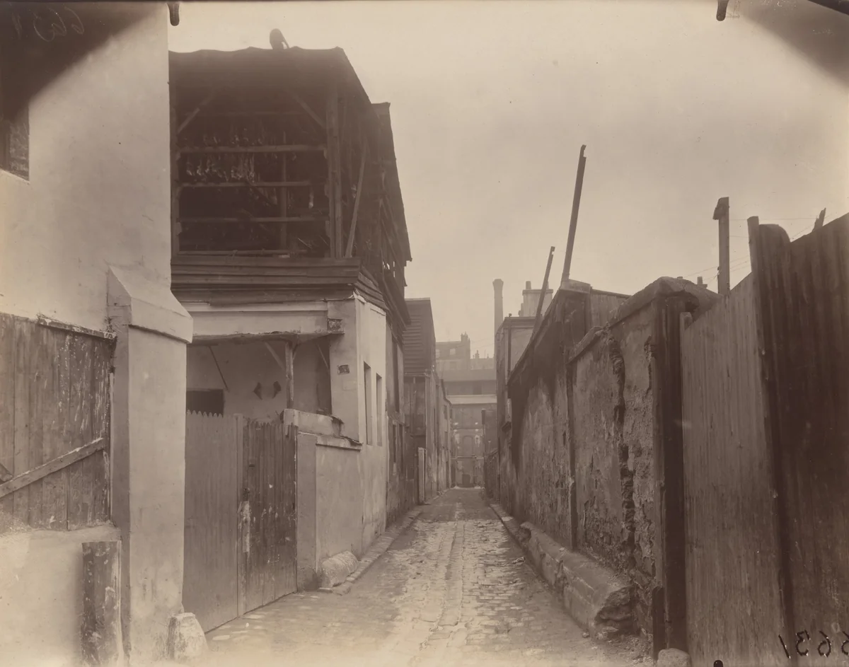 Passage Moret by Eugène Atget, photograph, 1926