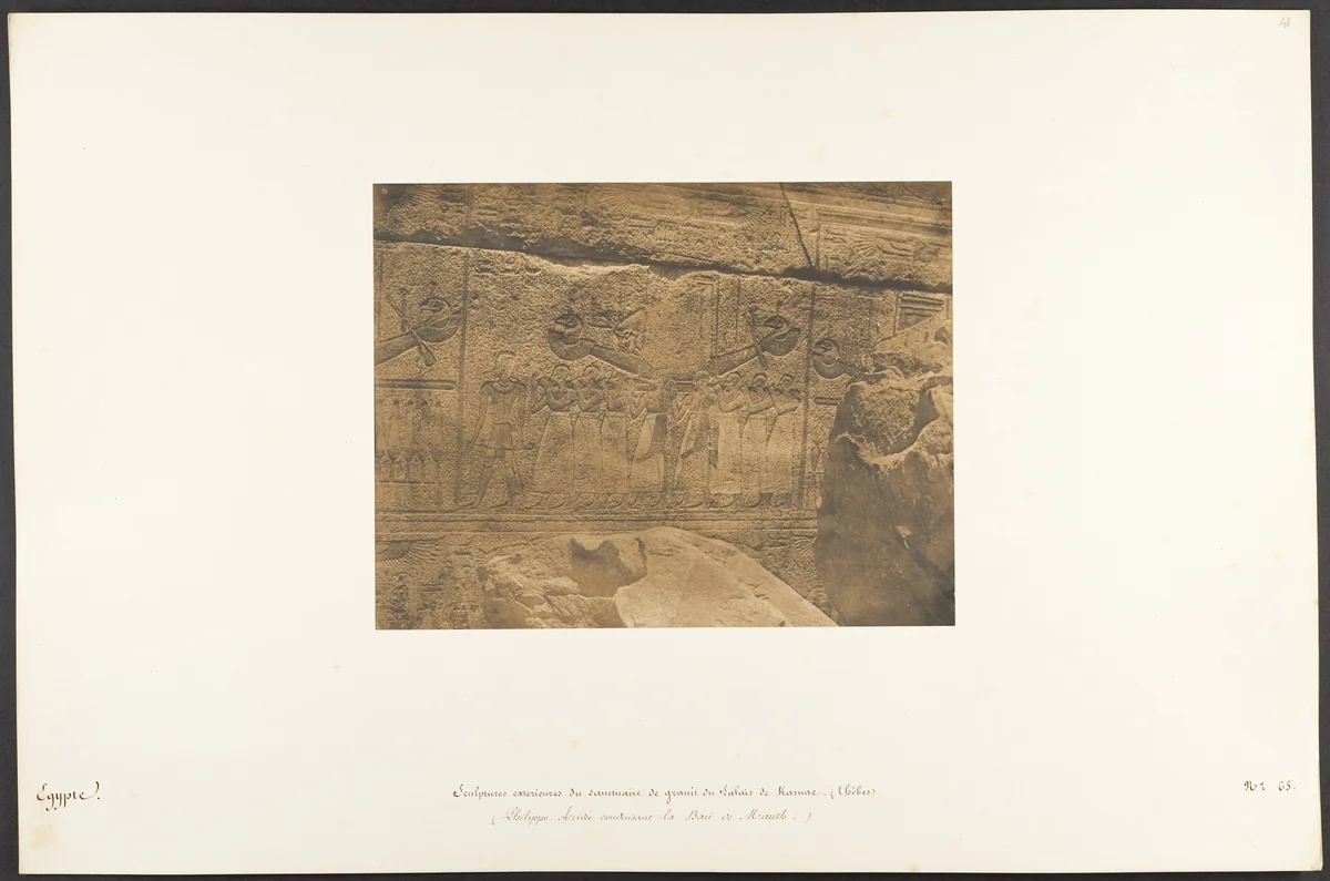 Sculptures extérieures du Sanctuaire de granit du Palais de Karnac (Thèbes) (Philippe-Aridée conduisant la Barc de Mauth) by Maxime Du Camp, photograph, 1849-1850