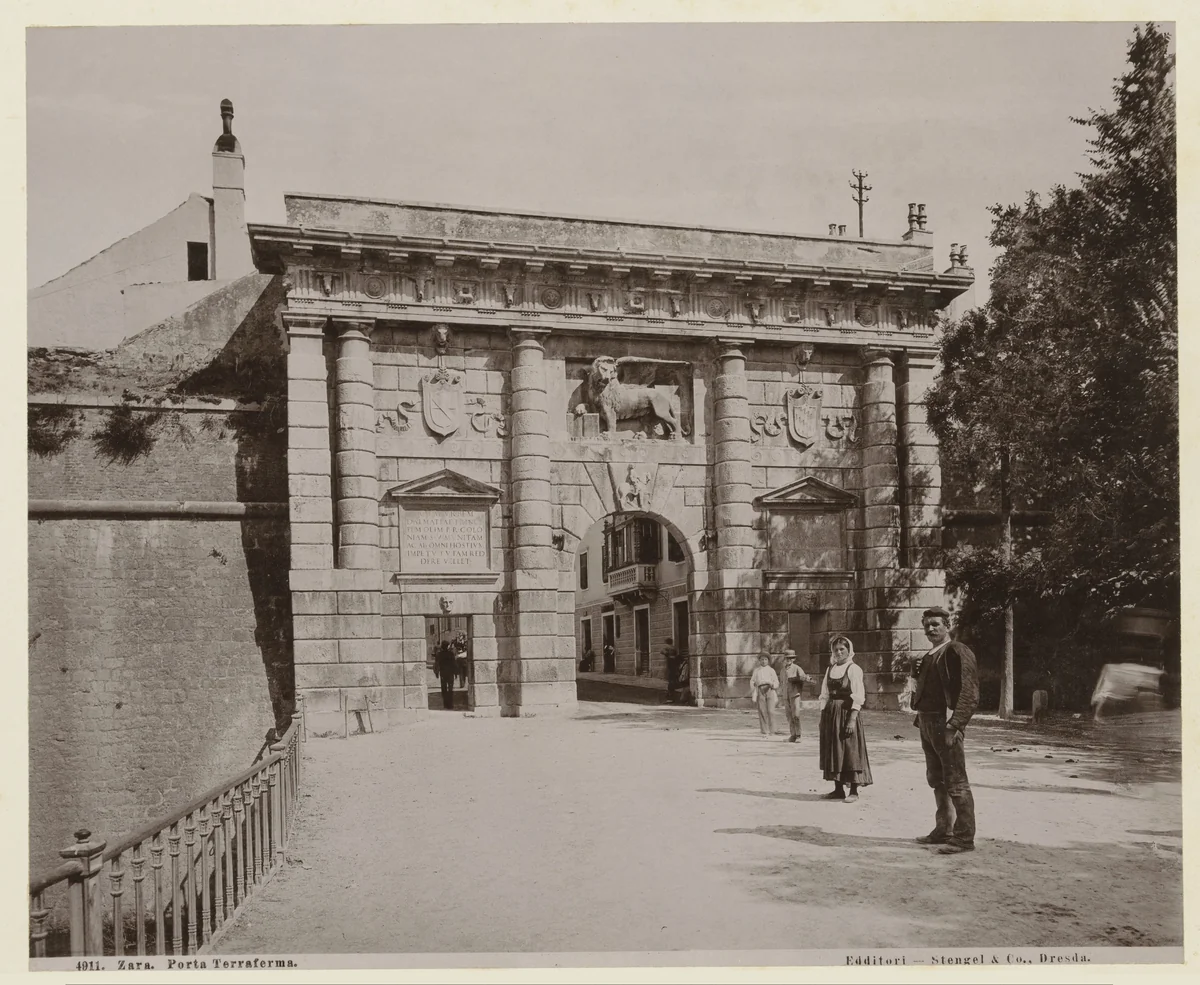 Venetiaanse Landpoort in Zadar by anonymous, print, 1889-1910