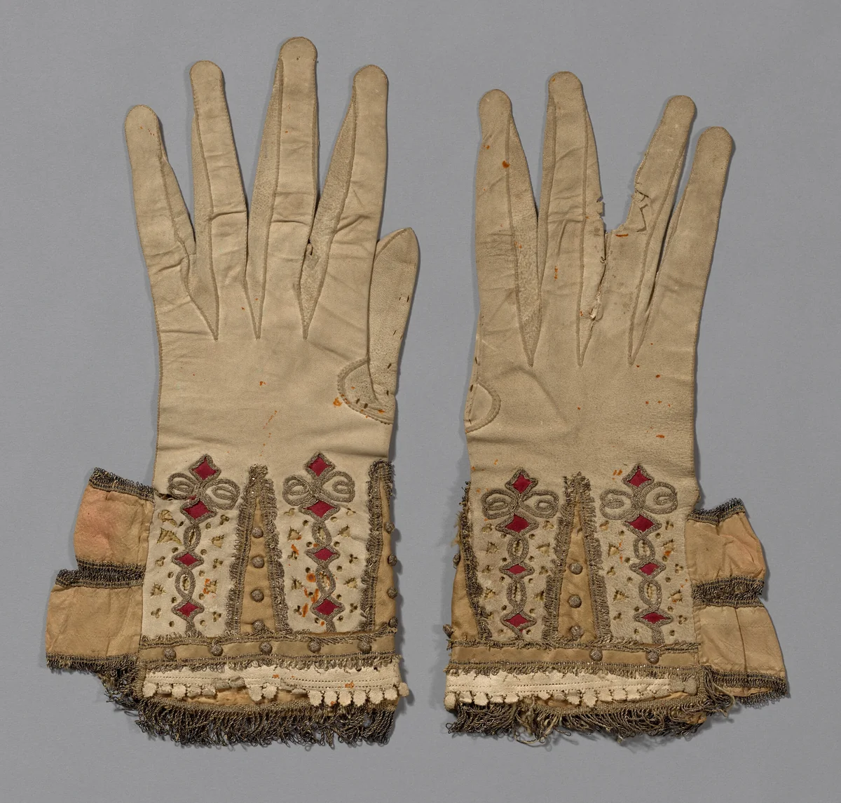 Pair of Gloves by England, textile, 1601-1650