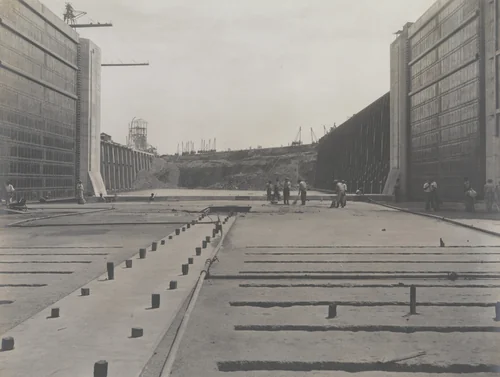 Balboa Terminals. Gates to Entrance to dry Dock #1 before Flooding. Dike in the distance by Unidentified Photographer, photograph, 1916