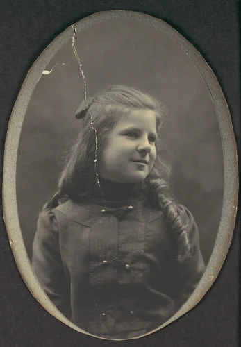 [Girl with Ringlets, Half Length] by Frederick Gutekunst, photograph, 1890-1899