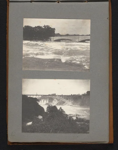 Gezicht op de brug naar Goat Island en de voormalige Honeymoon Bridge bij de Niagarawatervallen by Jan van der Mey, book, 1902