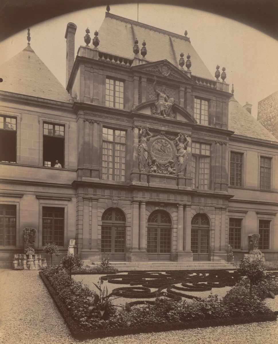 Musée Carnavalet, Façade de la Maison des Drapiers by Eugène Atget, photograph, 1898