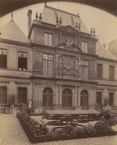 Musée Carnavalet, Façade de la Maison des Drapiers by Eugène Atget, photograph, 1898