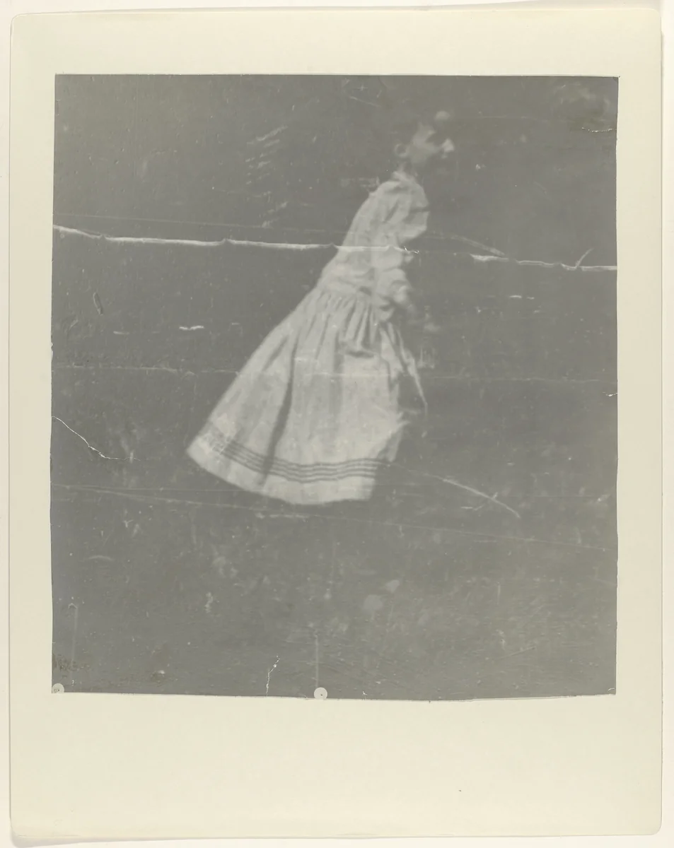 Meisje in tuin by George Hendrik Breitner, photograph, 1886-1910