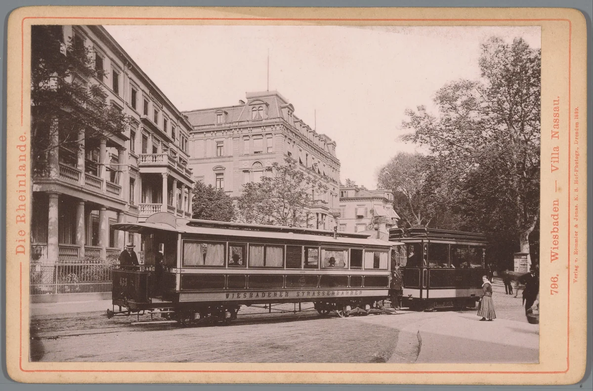 Gezicht op een straat is Wiesbaden met een tram by anonymous, photograph, 1889