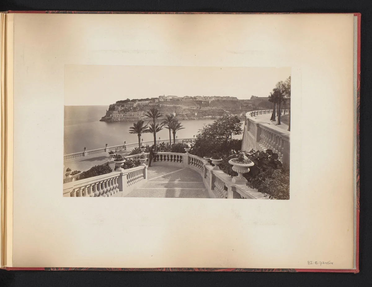 Gezicht op een stad, mogelijk in Italië by anonymous, book, 1870-1890