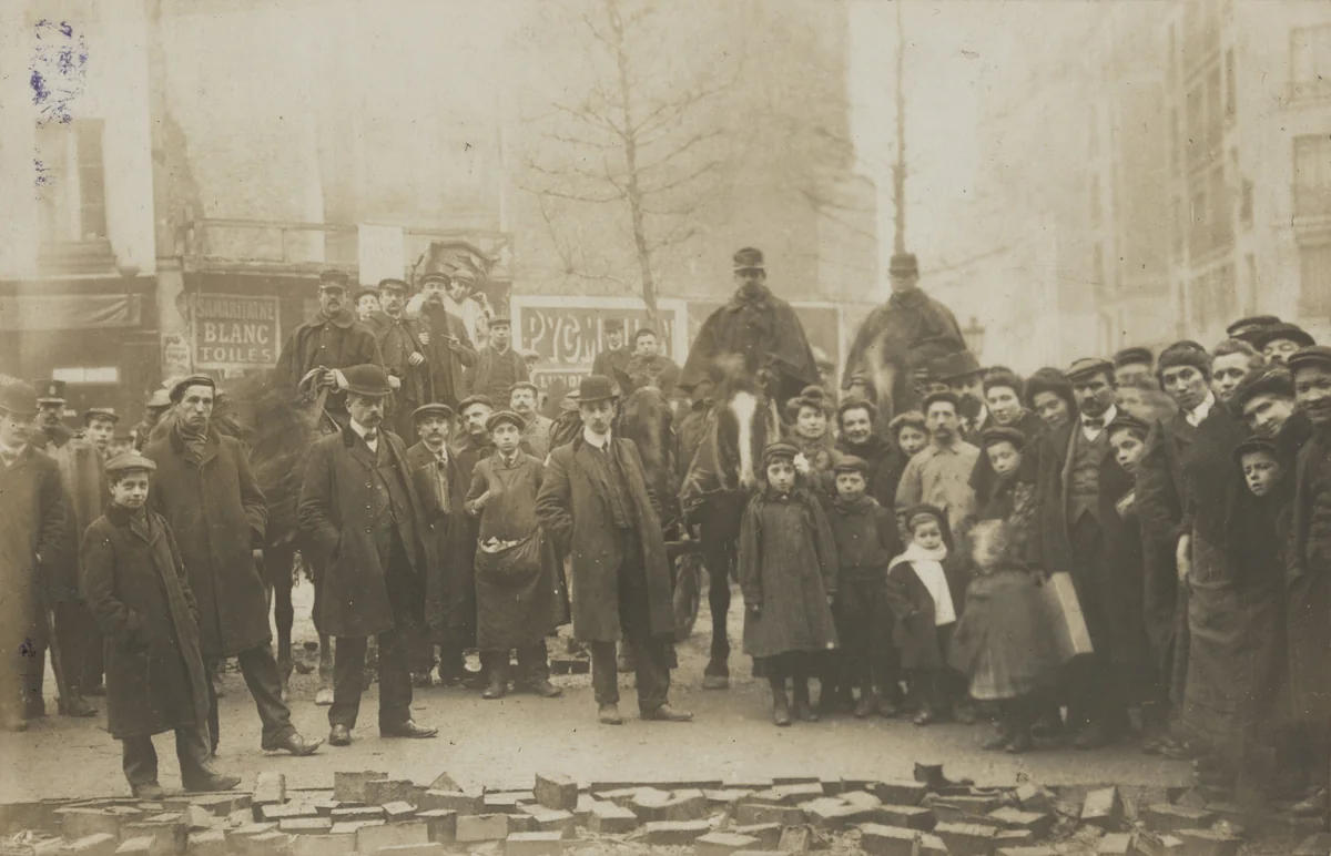 Un groupe de grévistes devant les pavés , Paris by Unidentified Photographer, photograph, 1910