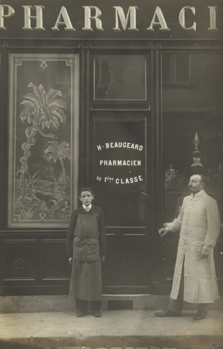 Pharmacie, H. Beaugeard, Pharmacien de 1ère classe, Plaque Guilleminot, Le Pecq by Unidentified Photographer, photograph, 1906