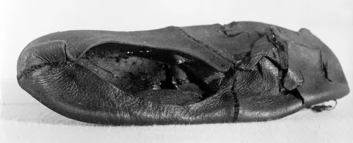 Shoe by England, textile, 1501-1600