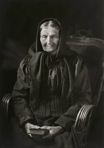 The Woman of the Soil by August Sander, photograph, 1912