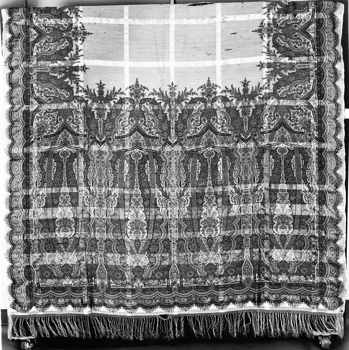 Long Shawl by Paisley, textile, 1850-1875