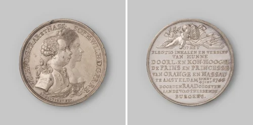 Intocht en verblijf van Prins Willem V met gemalin te Amsterdam by Johan George Holtzhey, metalwork, 1768