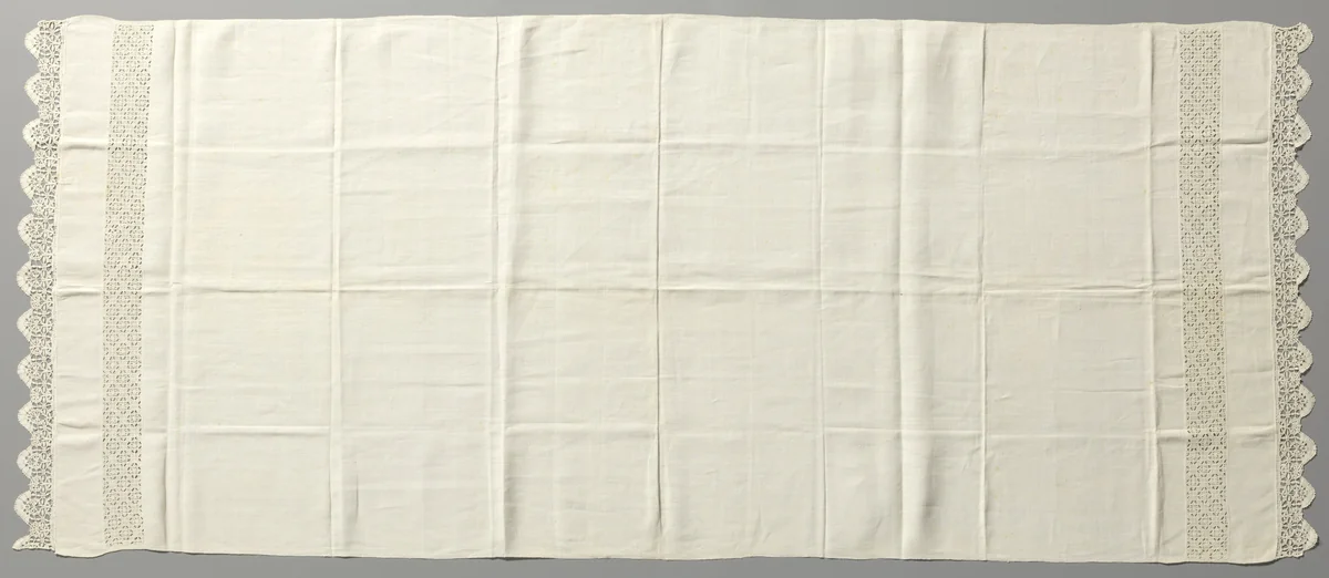 Dwaal van linnen met kantborduurwerk en kloskant aan de korte kanten by anonymous, other, 1600