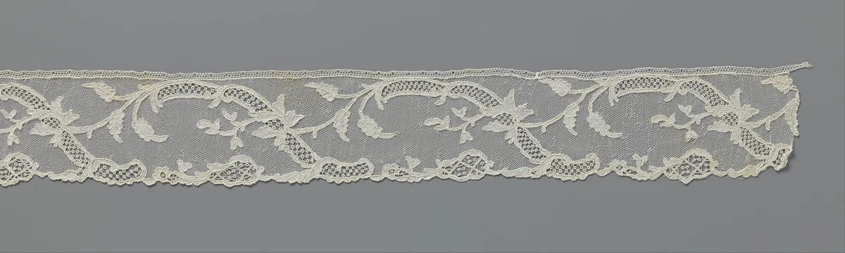 Strook naaldkant met gespiegelde s-vormige sierband en iris by anonymous, other, 1760-1770