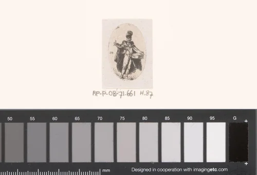 Marskramer in bontmantel toont zijn waar by Jean Pierre Norblin de la Gourdaine, print, 1781