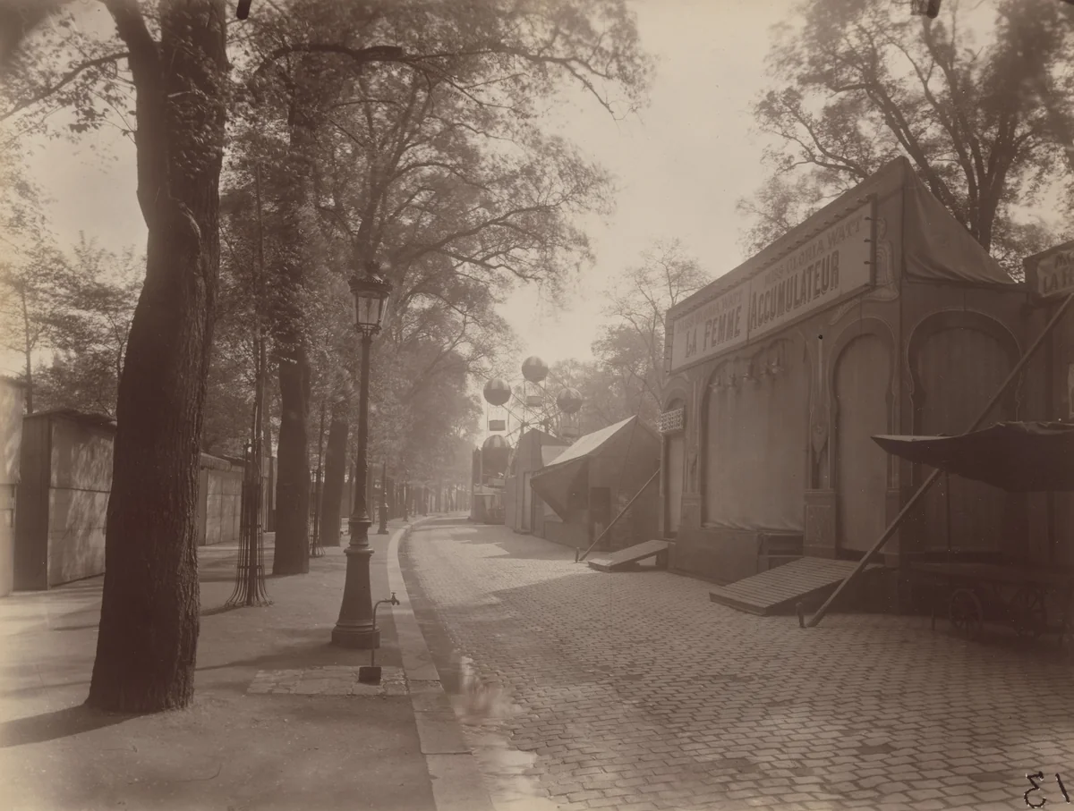 Fête des Invalides by Eugène Atget, photograph, 1926