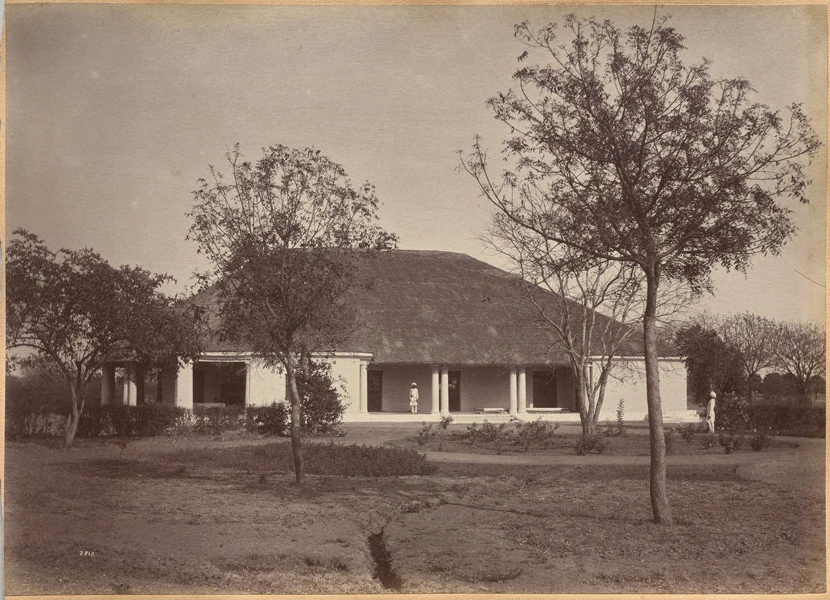 Commissioner's house, Jhansi (recto) by Raja Deen Dayal, photograph, 1877-1892