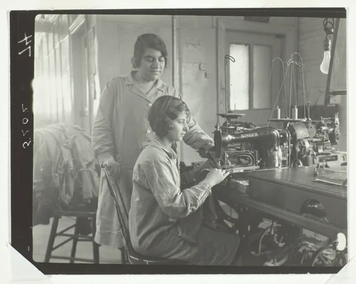 Factory Workers by Lewis Wickes Hine, photograph, 1905-1915