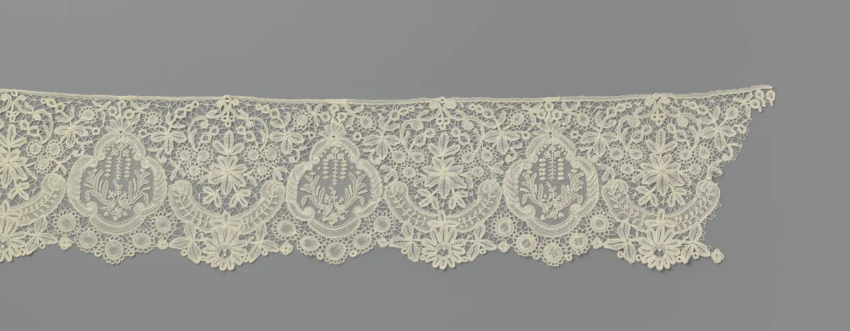 Japonstrook van gemengde kant met gelobde medaillons by anonymous, other, 1875-1899