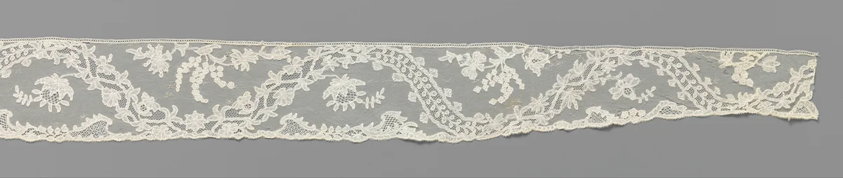 Engageante van kloskant met golvende sierband en rocailles by anonymous, other, 1760-1770