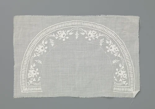 Kraag van batist met witwerk halfcirkelvormig model dat nog uit het rechthoekige stuk batist geknipt moet worden by anonymous, textile, 1860