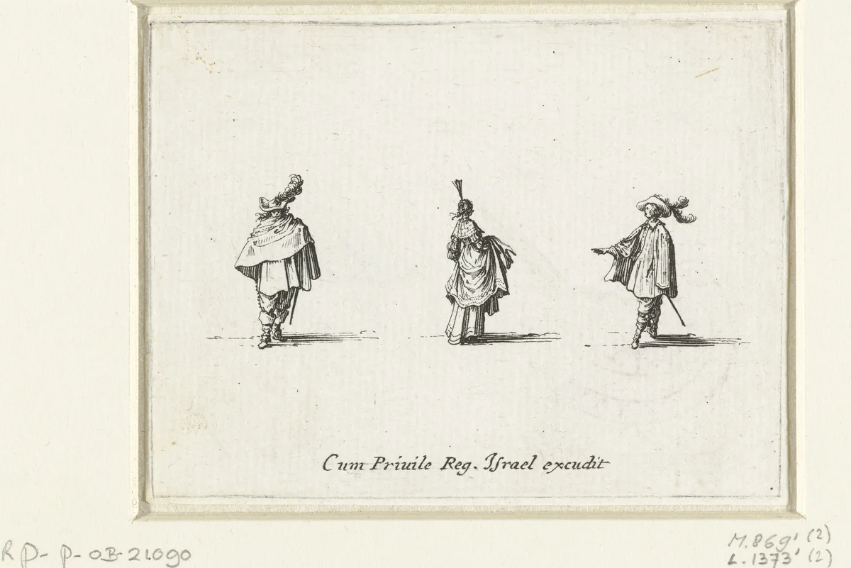 Dame, een slip van haar rok over de rechterarm, op de rug gezien, tussen twee heren by Jacques Callot, print, 1633-1635