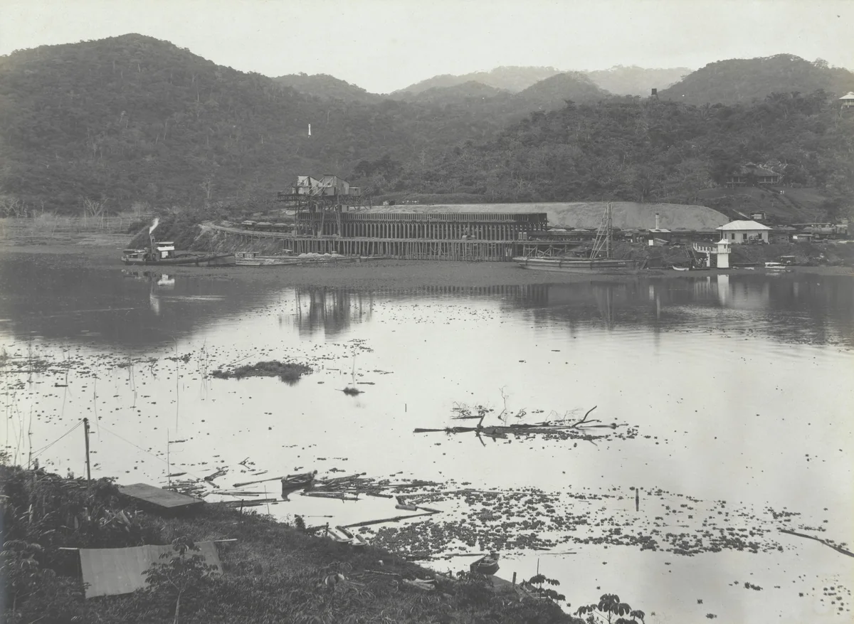Gamboa gravel Dock. Unloading cranes and storage bins by Unidentified Photographer, photograph, 1915