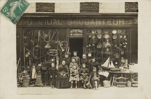 Brocanteur Vidal, Au Plus Gros des 4-Chemins, 27, rue des 4 Chemins, Aubervilliers by Unidentified Photographer, photograph, 1903