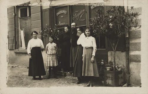 Cordonnier Fargetton, Roanne by Unidentified Photographer, photograph, 1912