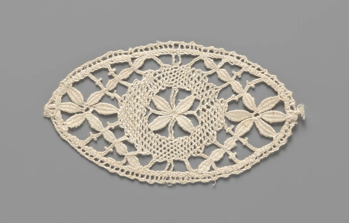 Motief van kloskant in de vorm van een ovaal met daarin een cirkel en drie bloemen by Sophia Gerardine Cenijn-Smit, other, 1914
