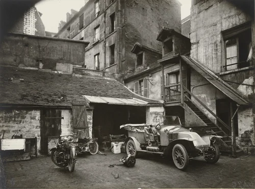 Cour, Rue de Valence by Eugène Atget, photograph, 1922