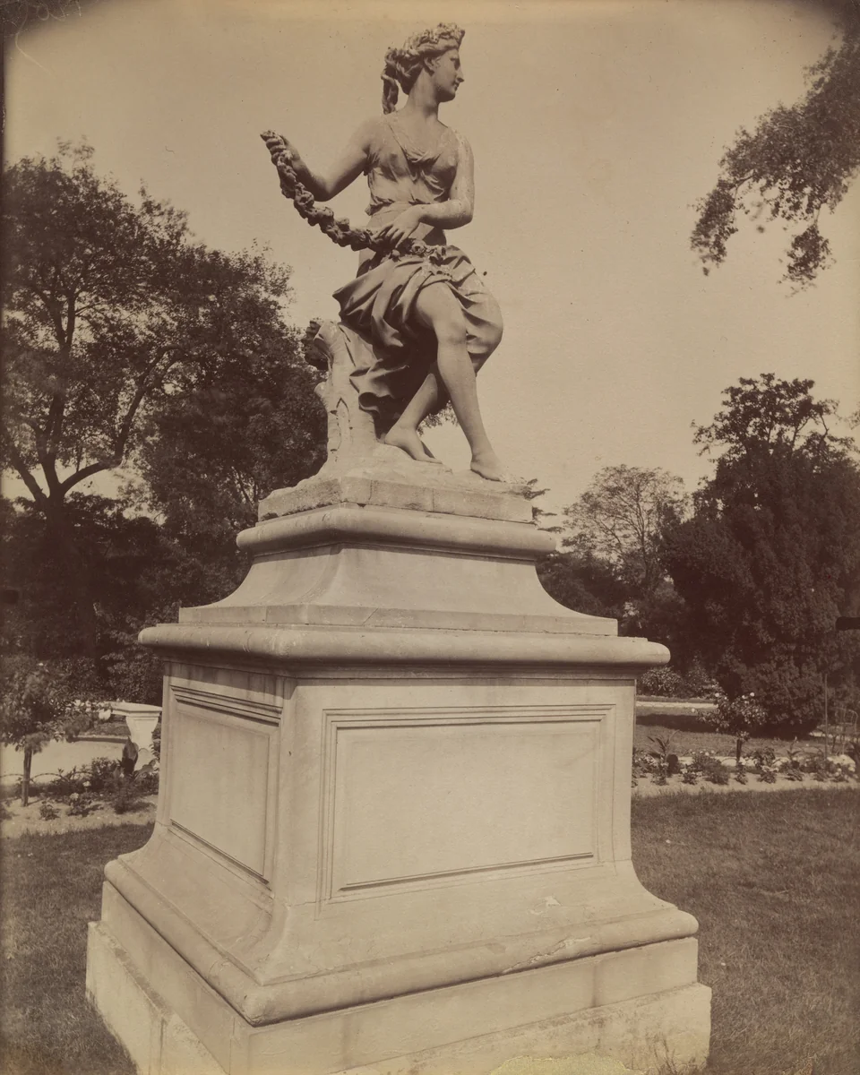 Tuileries (statue) by Eugène Atget, photograph, 1911