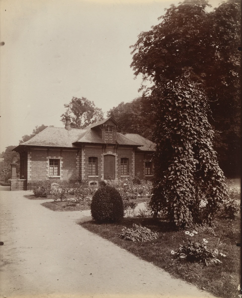 Bagatelle by Eugène Atget, photograph, 1922