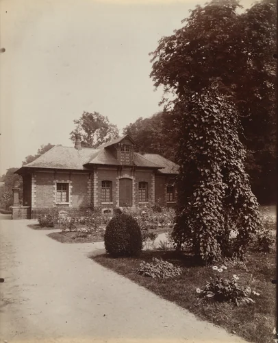 Bagatelle by Eugène Atget, photograph, 1922