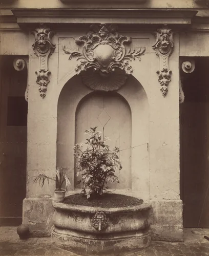 Hôtel des Parlementaires, 3 rue des Lions by Eugène Atget, photograph, 1901