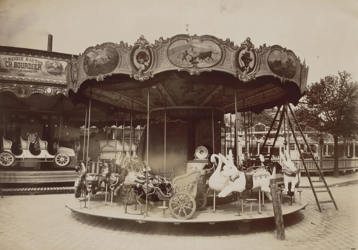 Fête du Trône by Eugène Atget, photograph, 1923