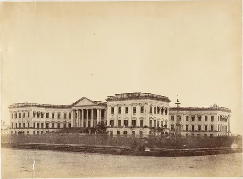 [Grand Entrance to the Government House, Calcutta] by R. B. Hill, photograph, 1850-1859