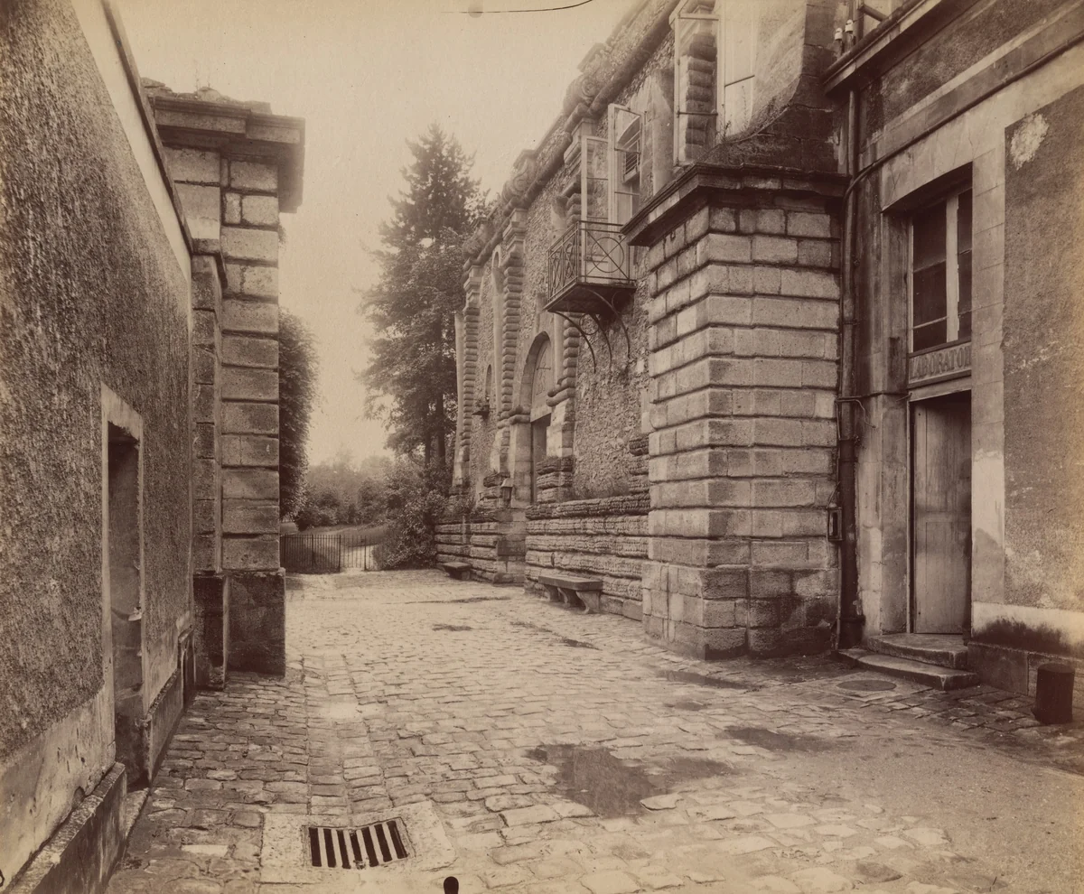 Meudon, Ancien château by Eugène Atget, photograph, 1902