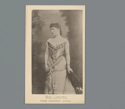 Reclame voor serviesgoed van Hughes, Manchester & Co. met portret van Lillie Langtry by anonymous, photograph, 1860-1930