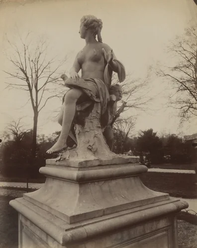 Tuileries - statue by Eugène Atget, photograph, 1911