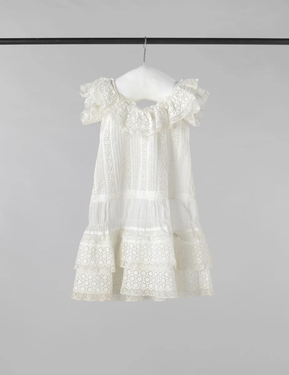 Een zomerjurk voor een klein meisje, van batist en broderie Anglaise stroken by anonymous, other, 1890