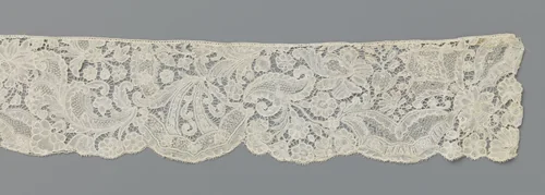 Strook kloskant met twee gehalveerde cartouches met brede gekartelde sierrand by anonymous, other, 1735