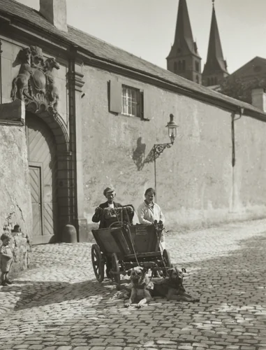 Organ Grinders by August Sander, photograph, 1928