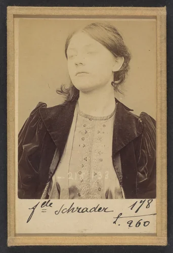 Schrader. Minna, Appoline. 19 ans, née à Paris XIe. Sculpteur. Association de malfaiteurs. 24/3/94. by Alphonse Bertillon, photograph, 1894