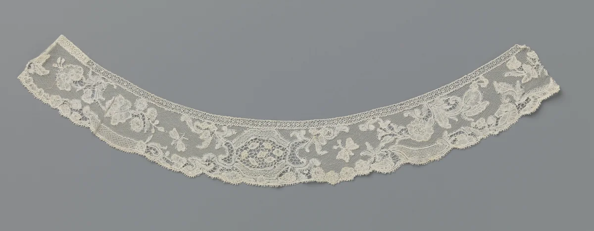 Strook van kloskant met insect aan weerszijden van een achthoekige cartouche by anonymous, other, 1735-1750