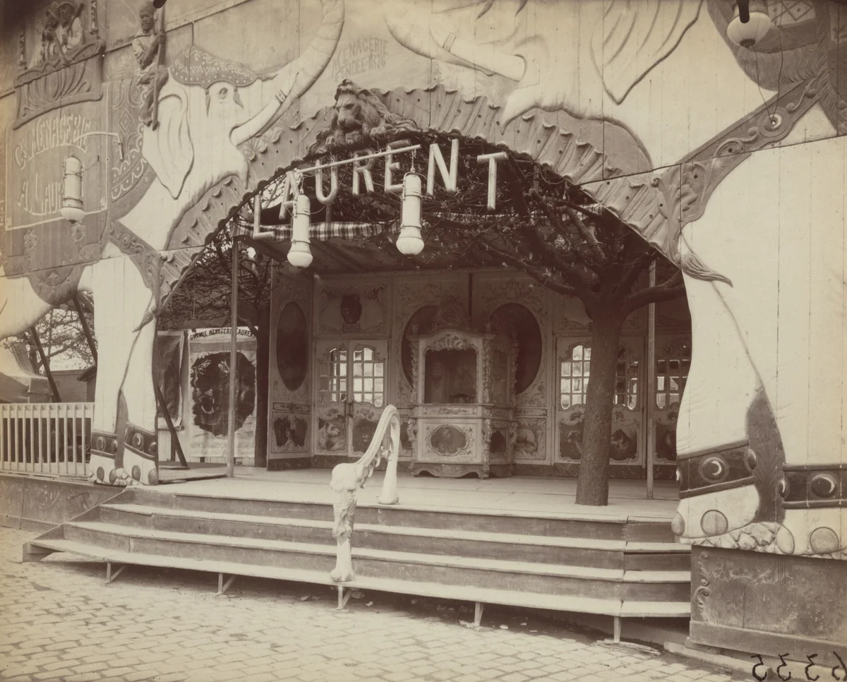 Fête du Trône by Eugène Atget, photograph, 1922