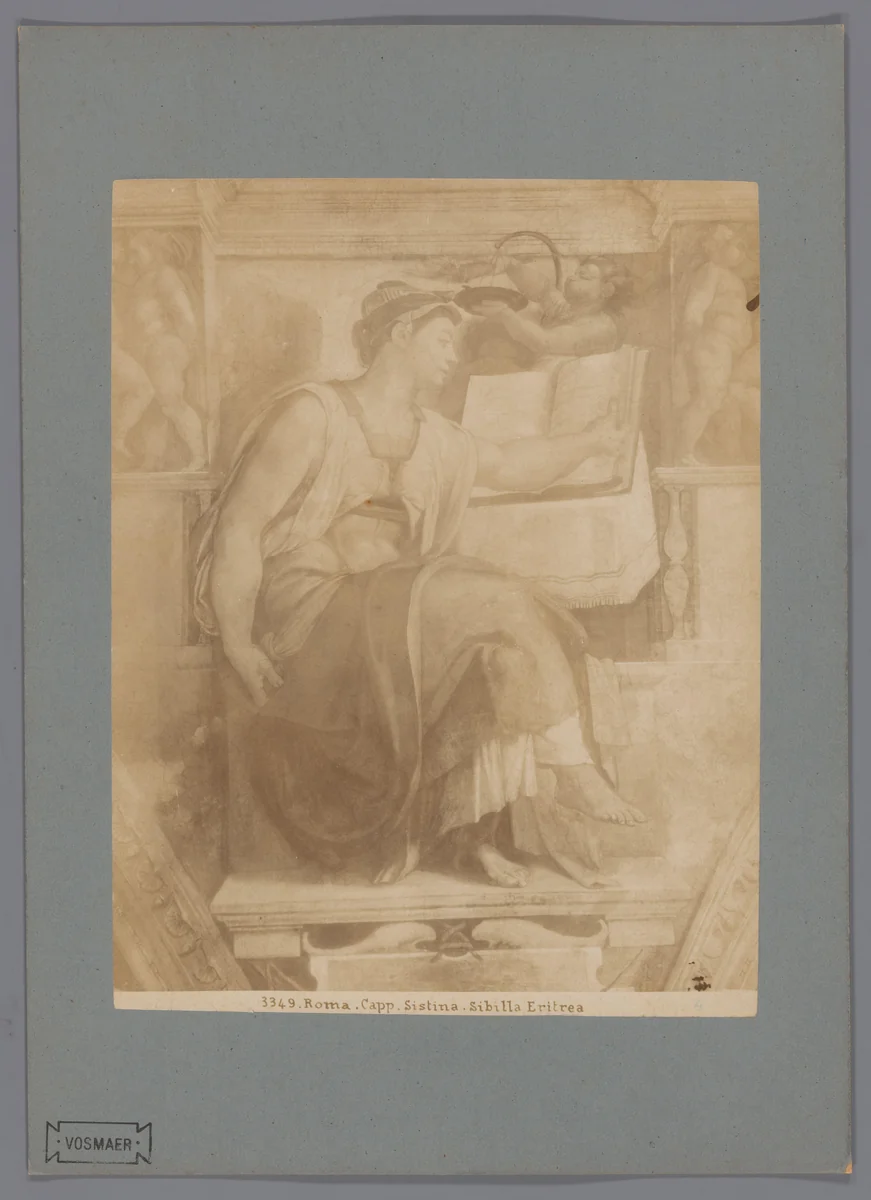 Fotoreproductie van het fresco Sibille van Erythrae door Michelangelo in de Sixtijnse Kapel te Vaticaanstad by anonymous, photograph, 1851-1900