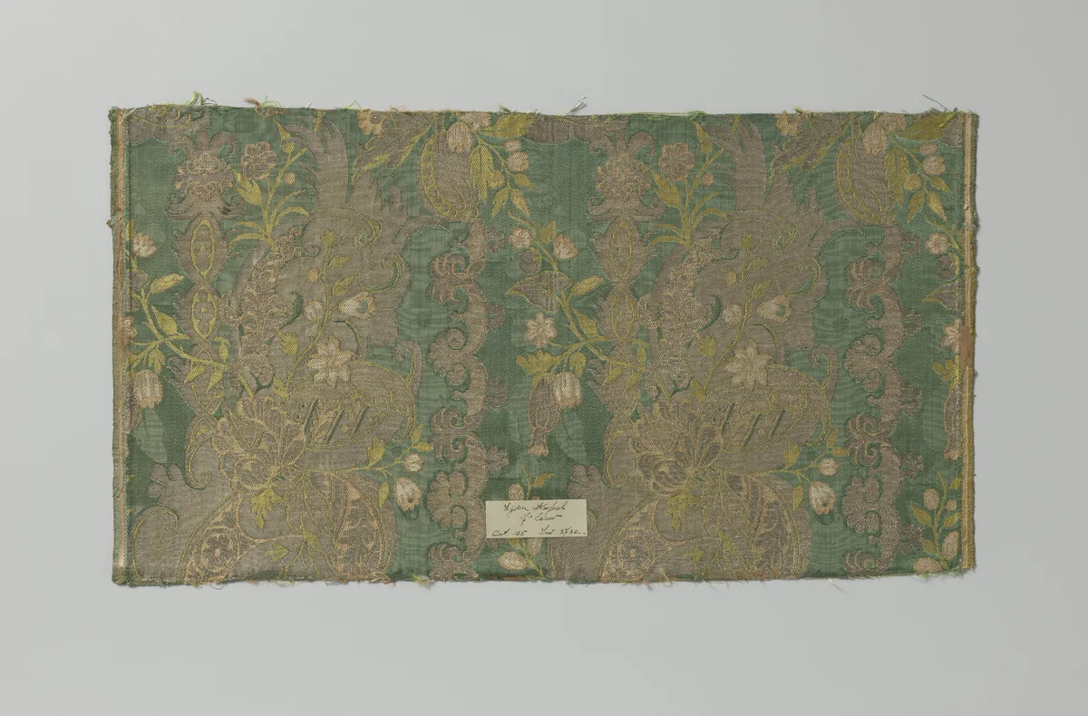 Fragment veelkleurige gebrocheerde zijde by anonymous, textile, 1600-1699